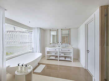 LUX Belle Mare: Das Badezimmer der Ocean Suite LUX Belle Mare: Das Badezimmer der Ocean Suite