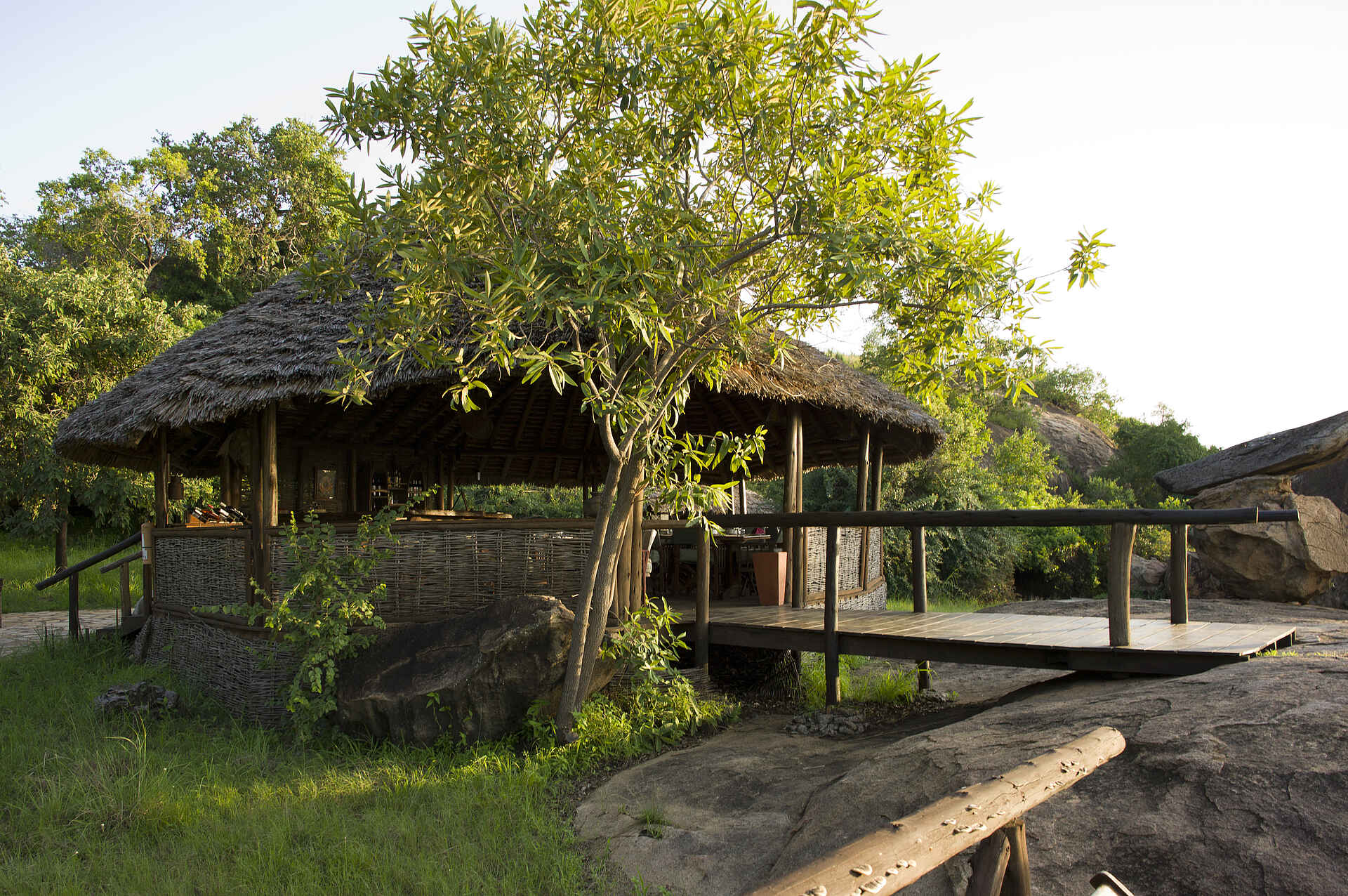 Maweninga Camp: Speisesaal von außen Maweninga Camp, Tanganyika Expeditions, Tarangire National Park, Speisezelt, Afrikarma, Afrikarma Safaris, Afrikarma Safaris - Wildnis. Hautnah., Afrikarma.de