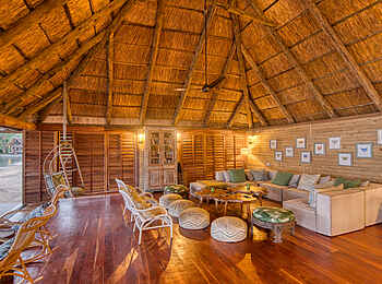 Mbali Mbali Mahale Lodge: In der Lounge