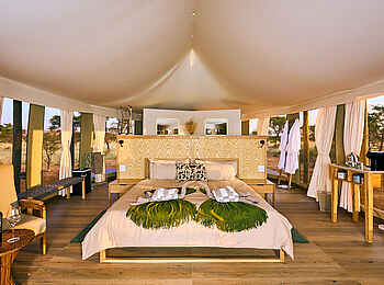 Otjimbondona Kalahari Lodge: Das Swallows Nest im hellen Zeltstil