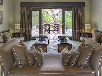 Phinda Mountain Lodge: Lounge in der Suite Phinda Mountain Lodge: Lounge in der Suite
