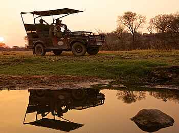 Ruaha River Lodge: Sundowner Time Ruaha River Lodge: Sundowner Time