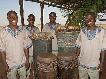 Shumba Camp: Einheimische Trommler Shumba Camp: Einheimische Trommler