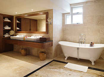 21 Nettleton Boutique Hotel: Emperor Suite Bad