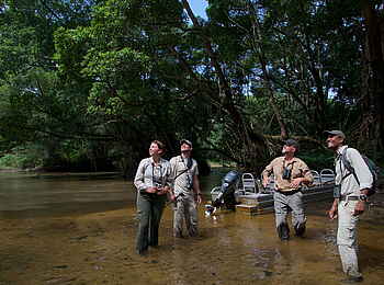 Mboko Camp: Ausstieg während der Bootsfahrt