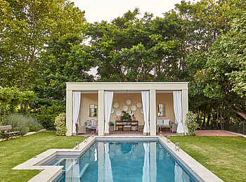 La Clé Lodge: Blick auf das Poolhaus La Clé Lodge: Blick auf das Poolhaus