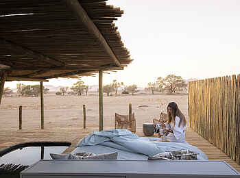 Little Kulala Lodge: Terrasse mit Plunge Pool Little Kulala Lodge: Terrasse mit Plunge Pool
