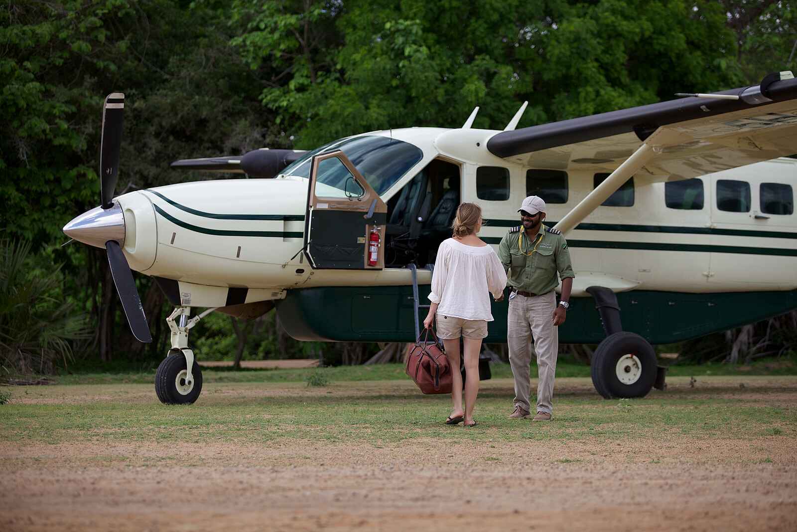 Rufiji River Camp: Anflug des Selous Game Reserve Rufiji River Camp: Anflug des Selous Game Reserve