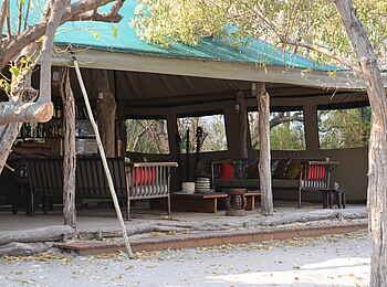 Sango Safari Camp: Blick zur Lounge