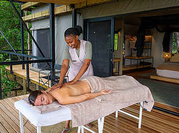 Tubu Tree Camp: Massagen auf der privaten Terrasse 