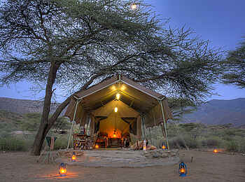Koros Camp: Beleuchtetes Gästezelt