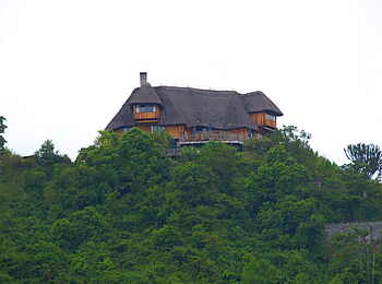 Kyaninga Lodge: Reetgedecktes Hauptgebäude Kyaninga Lodge: Reetgedecktes Hauptgebäude