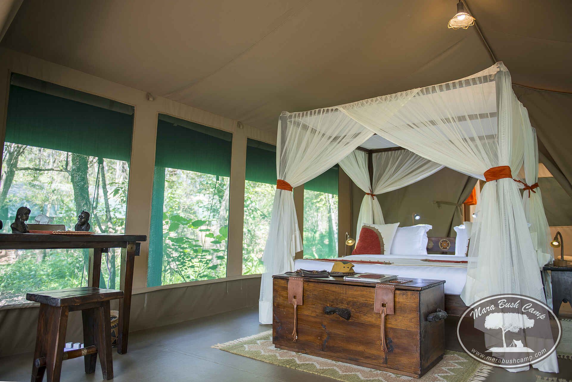 Afrikarma, Bush, Bushcamp, Camp, Game Drive, Kenia, Kenya, Lodge, Maasai, Mara, Masai Mara, Pirschfahrt, Safari, Gästezelt, Moskitonetz, Truhe, Afrikarma Safaris, Afrikarma Safaris - Wildnis. Hautnah., Afrikarma.de