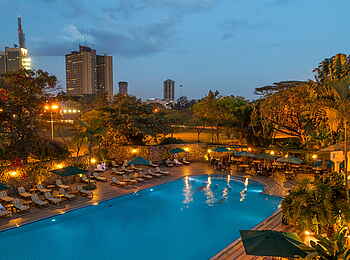 Nairobi Serena Hotel: Pool in der Abenddämmerung