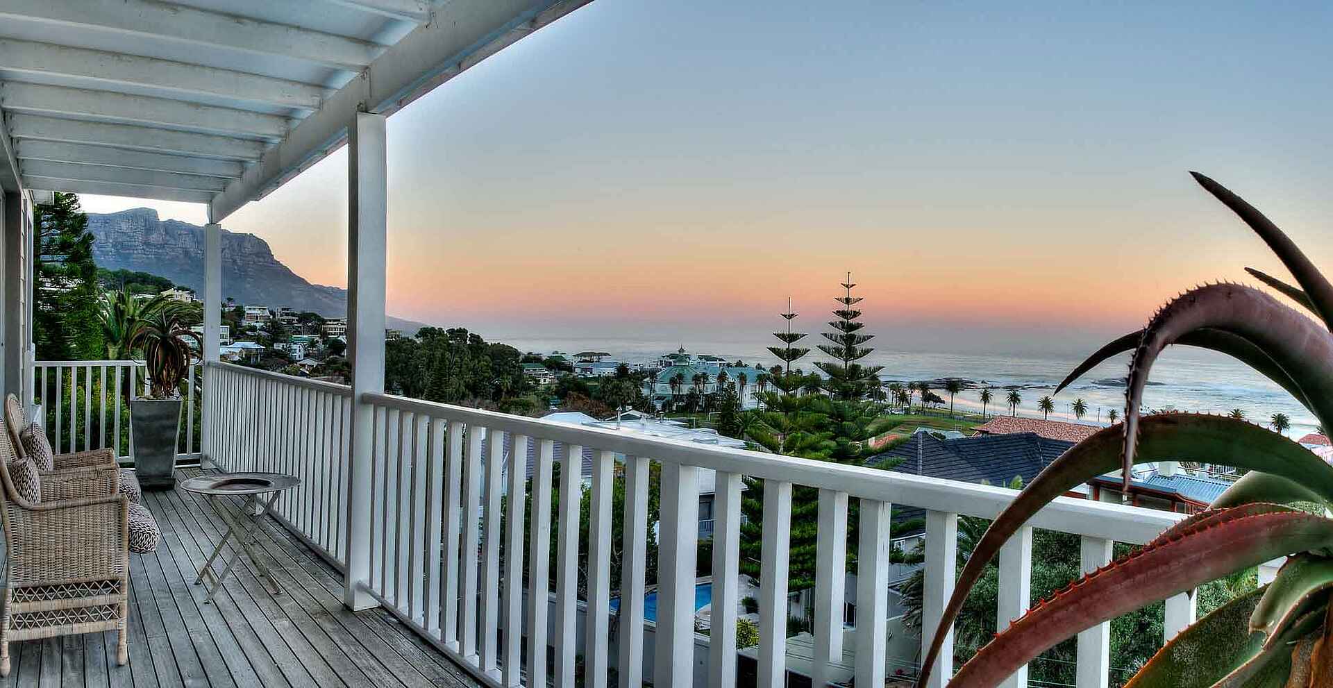 Sea Five Boutique Hotel: Blick zur Küste