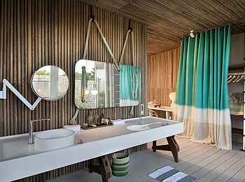 Time + Tide Miavana: Gästebad