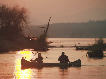 Amanzi Camp: Kanufahrt auf dem Fluss Amanzi Camp: Kanufahrt auf dem Fluss