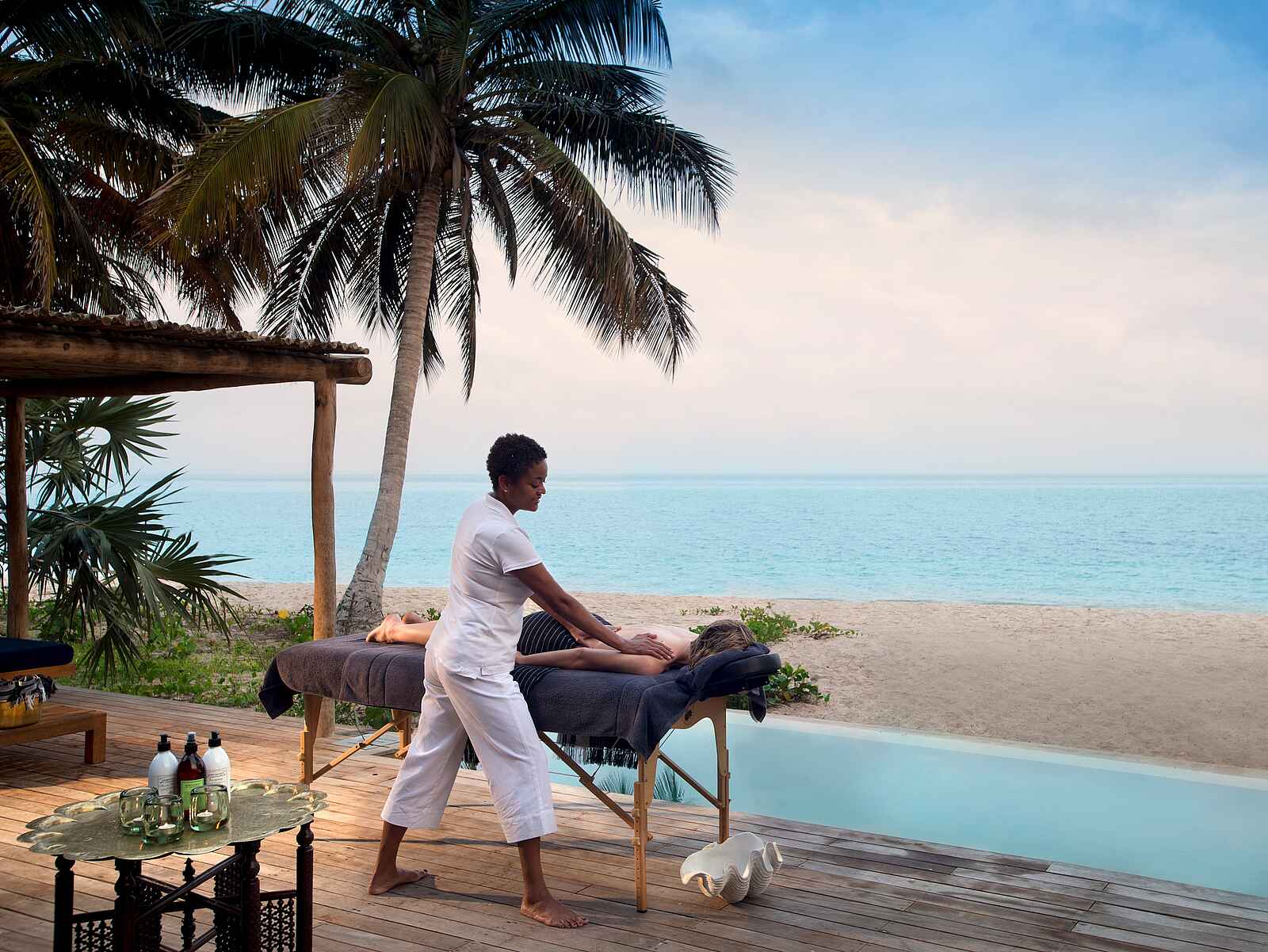 andBeyond Benguerra Island: Massage am Strand andBeyond Benguerra Island: Massage am Strand