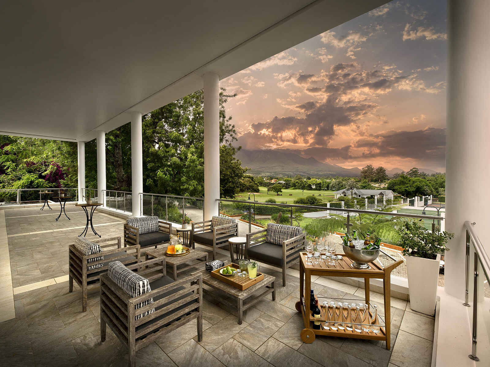 Fancourt: Terrasse vorm Konferenzzentrum Fancourt: Terrasse vorm Konferenzzentrum