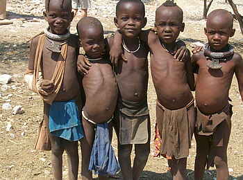 Fort Sesfontein: Fünf Himba Kinder