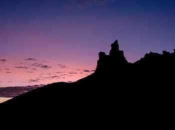 Lake Natron Camp: Felslandschaft bei Nacht
