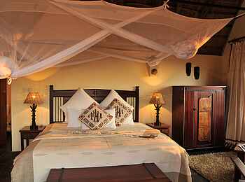 Muchenje Safari Lodge: Himmelbett