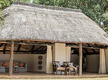 Nkwali Camp: Blick auf die Gästeunterkunft