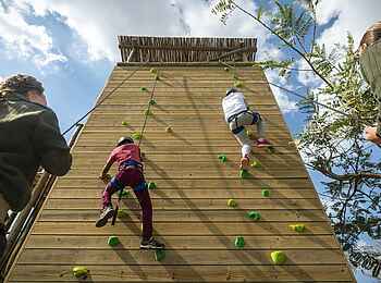 Riverdene Family Lodge: Am Kletterturm Riverdene Family Lodge: Am Kletterturm