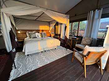Setari Treehouse: Gästezelt mit Doppelbett Setari Treehouse: Gästezelt mit Doppelbett