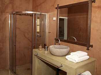 Waterberg Guest Farm: Bungalow-Badezimmer Waterberg Guest Farm: Bungalow-Badezimmer