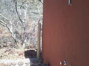 Waterberg Guest Farm: Regendusche außen Waterberg Guest Farm: Regendusche außen