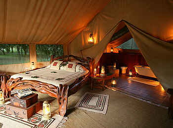 Governors' Il Moran Camp: Stilvoll geschnitzte Holzbetten