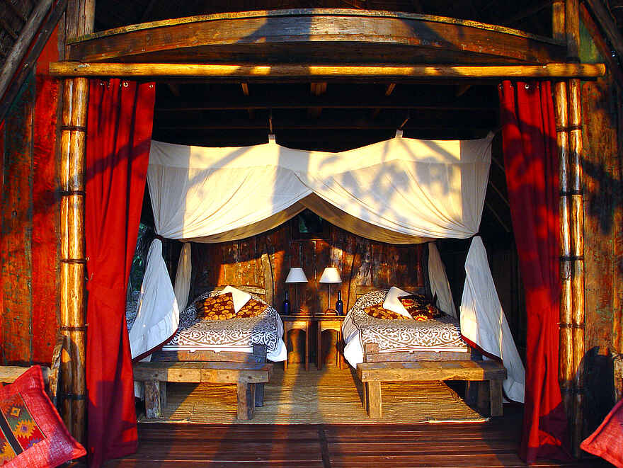 Greystoke Mahale: Blick in eine Banda Greystoke Mahale: Blick in eine Banda