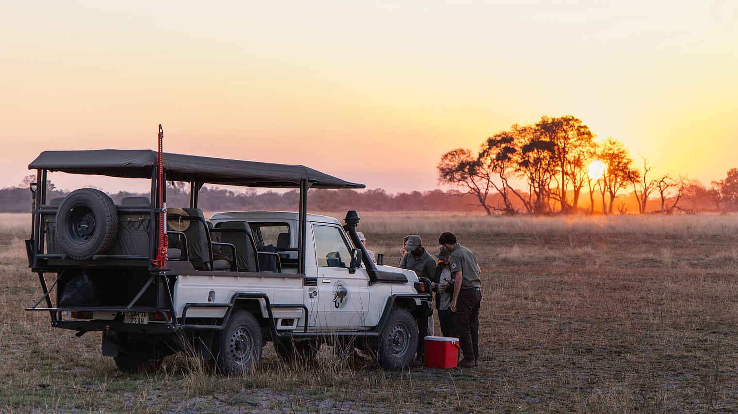 Luiana Plains Expedition Camp: Pause auf Pirschfahrt Luiana Plains Expedition Camp: Pause auf Pirschfahrt