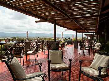 Ngorongoro O'ldeani Mountain Lodge: Terasse mit schöner Aussicht