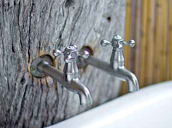 Nkasa Lupala Tented Lodge: Armaturen Nkasa Lupala Tented Lodge: Armaturen