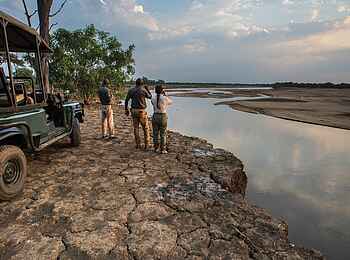 Shawa Luangwa Camp: Pirschfahrt mit Stopp am Fluss Shawa Luangwa Camp: Pirschfahrt mit Stopp am Fluss