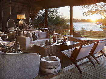 Victoria Falls River Lodge: Die Lounge bei Sonnenuntergang