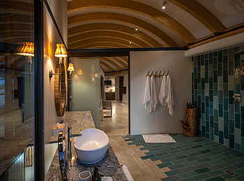 Anderssons At Ongava: Gefliestes Bad Anderssons At Ongava: Gefliestes Bad