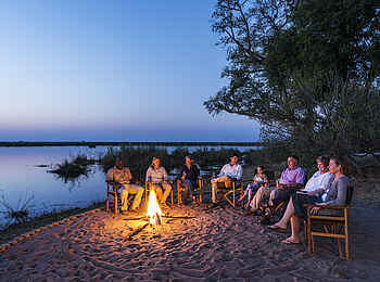Linyanti Tented Camp: Lagerfeuer Linyanti Tented Camp: Lagerfeuer