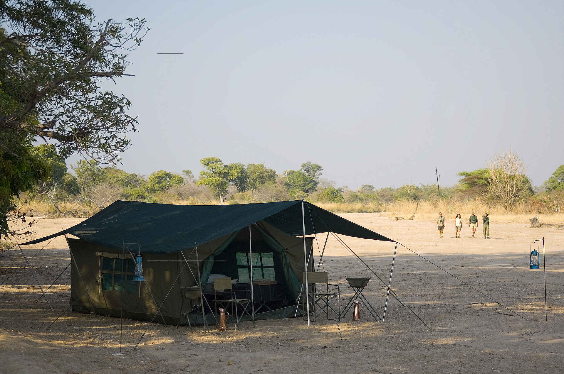 Bush Camp, Camping, Gästezelt, Luangwa, Luangwa Bush Camping, South Luangwa National Park, Vordach, Zelt, afrikarma, Afrikarma.de, Robin Pope Safaris, Walking Safari