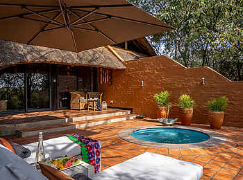 Albida - Victoria Falls Lodge: Terrasse mit Pool