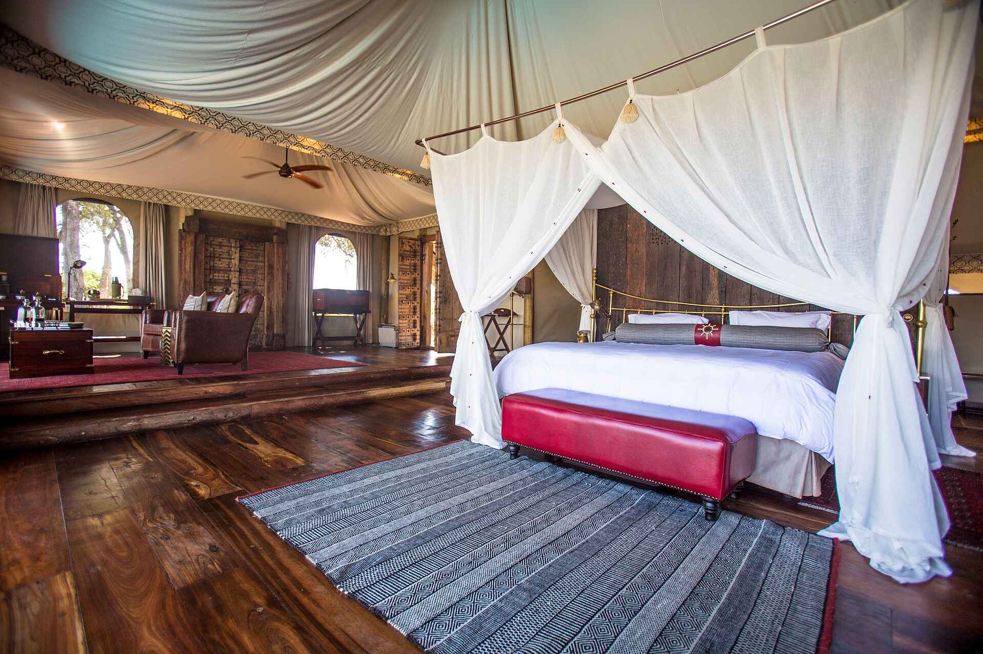 Duba Plains Camp: Gästezelt Blick hinein