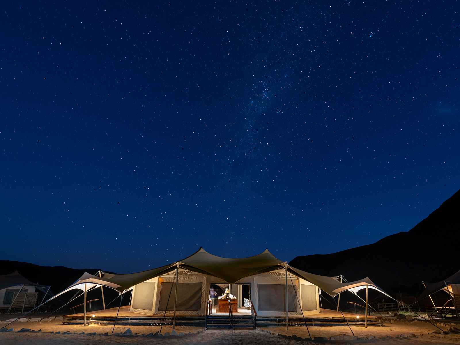 Hoanib Valley Camp: Hauptbereich bei Nacht Hoanib Valley Camp: Hauptbereich bei Nacht