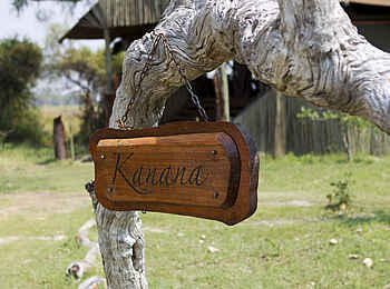 Kanana-Nyana-Camp: Eingangsschild