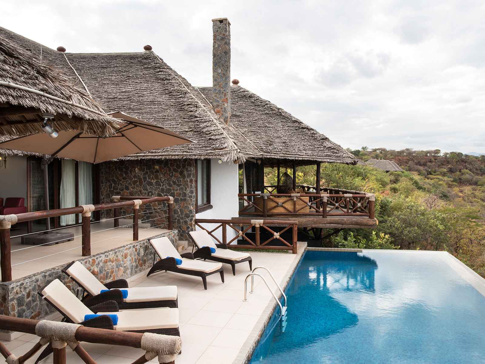 Lake Manyara Kilimamoja Lodge: Pool der Presidential Suite Lake Manyara Kilimamoja Lodge: Pool der Presidential Suite