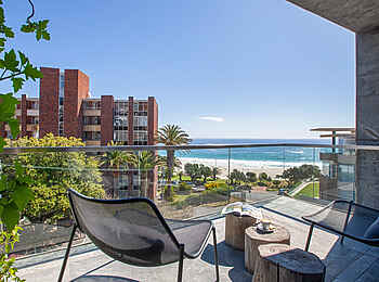 POD Camps Bay Boutique Hotel: Blick über die Küste vom Balkon
