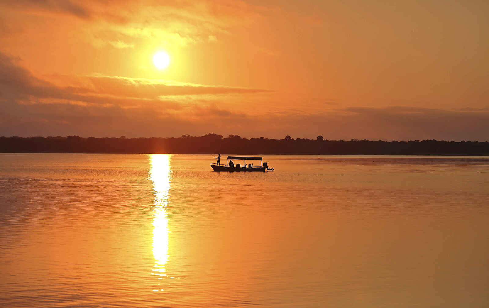 Roho ya Selous Camp: Angeltrip bei Sonnenuntergang Roho ya Selous Camp: Angeltrip bei Sonnenuntergang