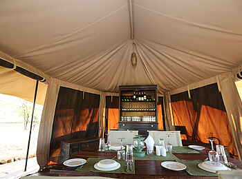 Ronjo Camp: Angerichteter Tisch