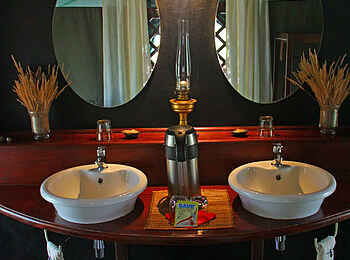 Selous Impala Camp: Waschbecken im Badezimmer